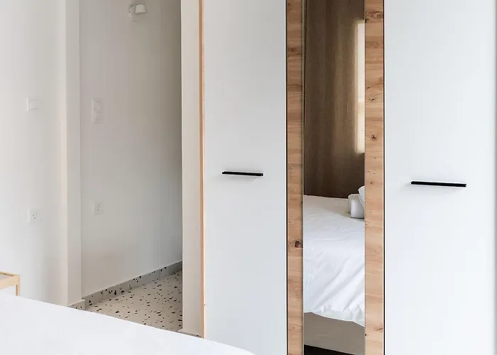 Nueve Mini There's No Place Like