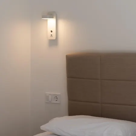 Nueve Mini There's No Place Like * Patras