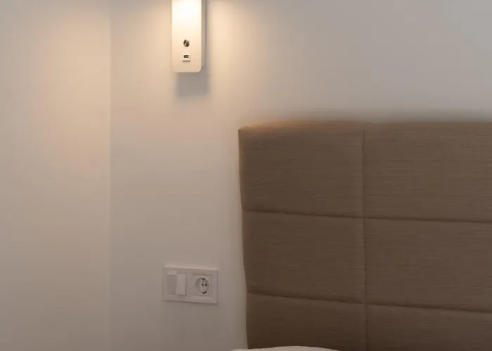 Nueve Mini There's No Place Like * Patras